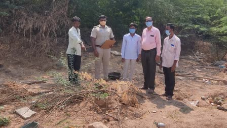 ಹೂತಿಟ್ಟ ಶವ ಹೊರ ತೆಗೆದು ಮರಣೋತ್ತರ ಪರೀಕ್ಷೆಗೆ ರವಾನೆ