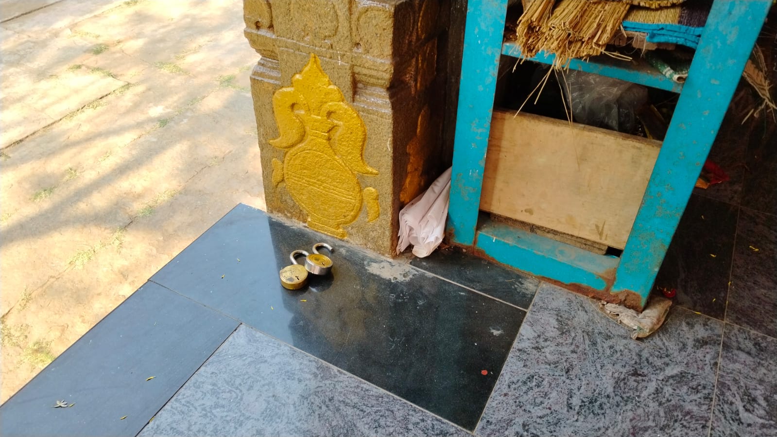 Thieves attempt  Doddaballapura Prasanna Venkataramanaswamy temple