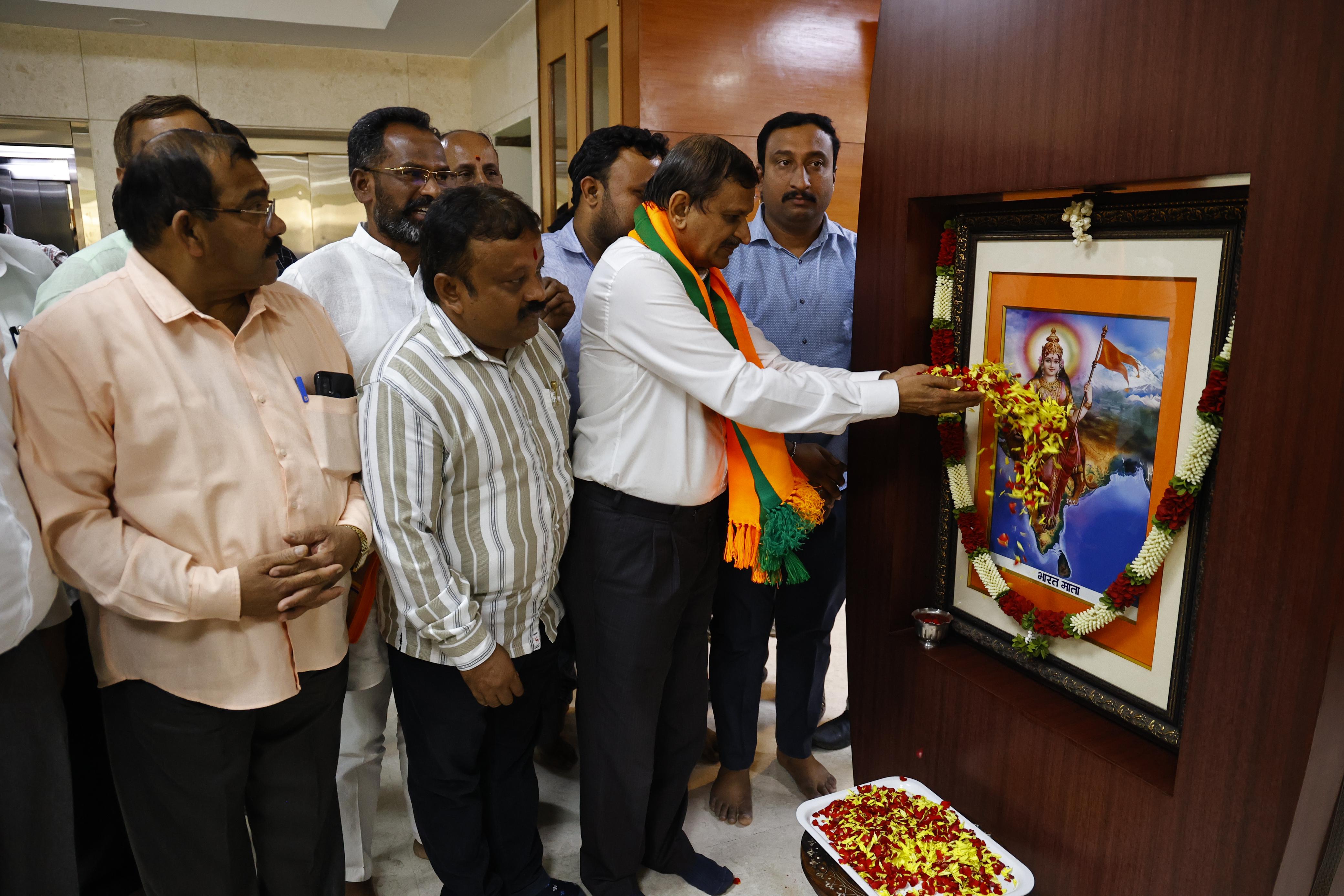 Dr. CN Manjunath arrived at the BJP office for the first time