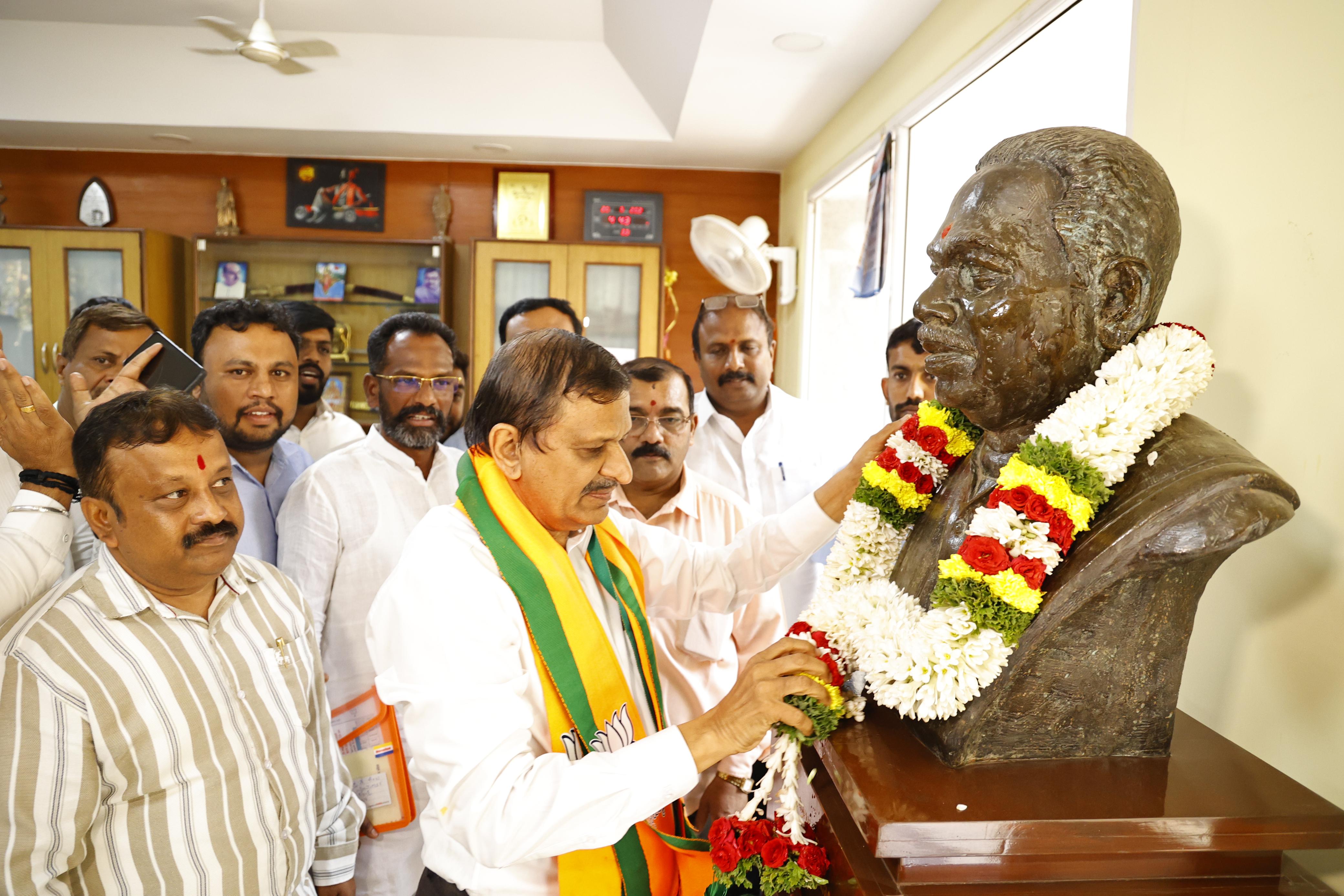 Dr. CN Manjunath arrived at the BJP office for the first time