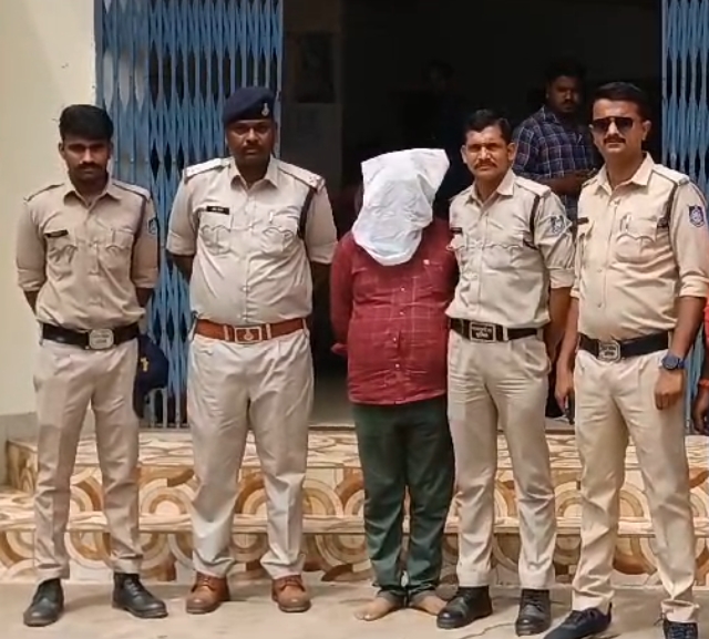 Absconding accused arrested in Dindor