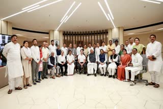 दिल्ली में कांग्रेस पश्चिम बंगाल के नेताओं की बैठक