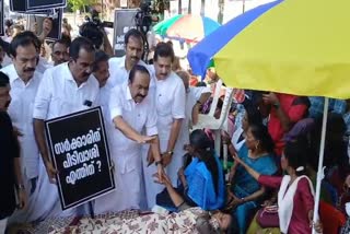 ASHA WORKERS  HUNGER STRIKE BY ASHA WORKERS  ആശാ പ്രവർത്തകർ നിരാഹാരസമരം  VD SATHEESAN SECRETARIAT MARCH