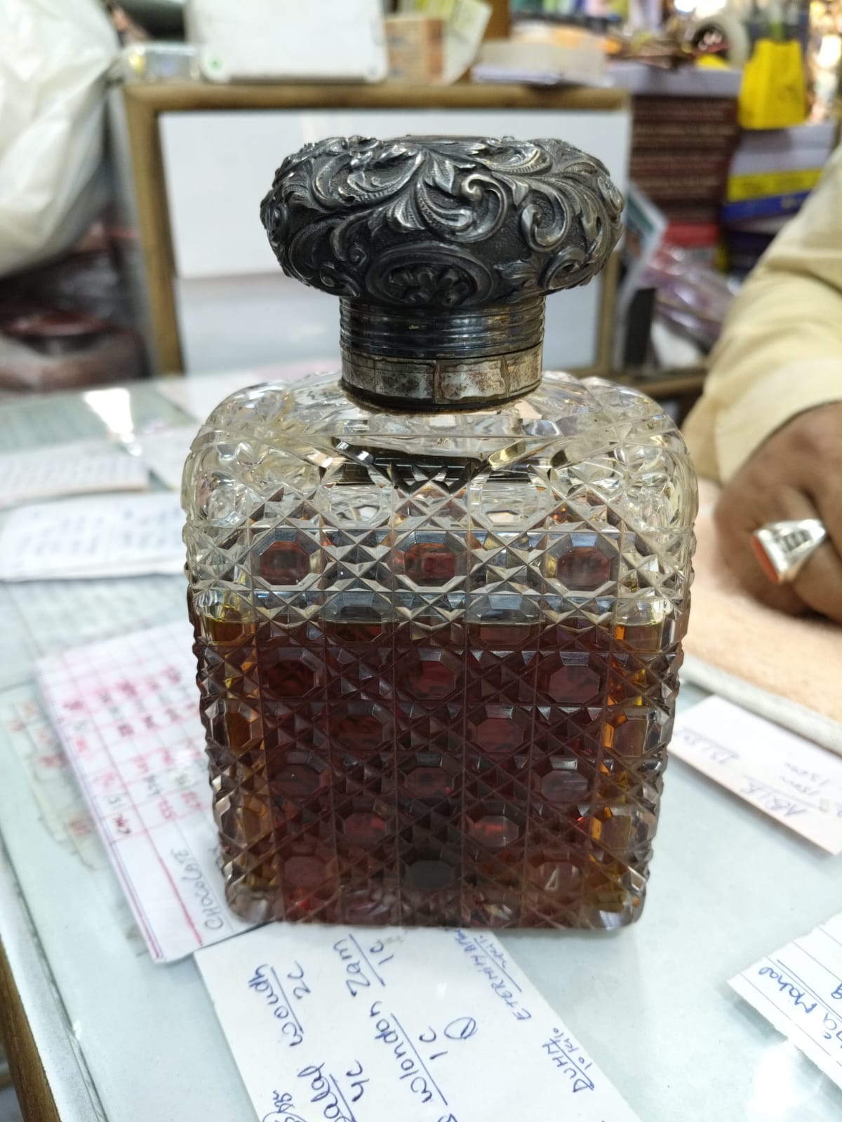 250 साल पुराने बादशाहों और बेगमों के इत्र यहां मौजूद