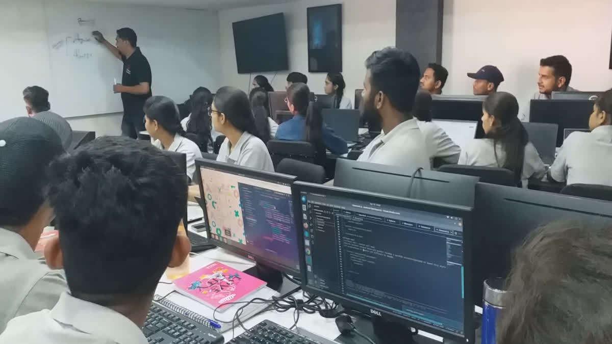 Free software development training is being given in Indore