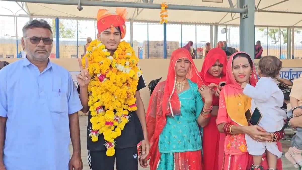 Mohit of Barmer won gold medal in national basketball competition