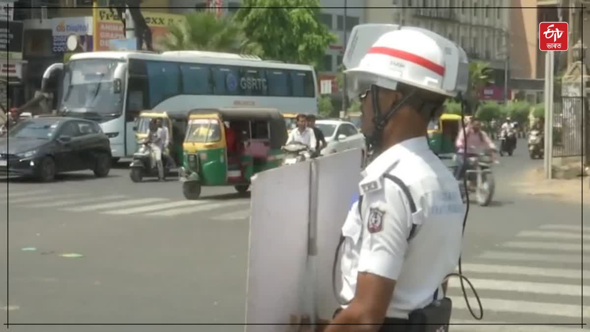 AC Helmet to Traffic Police