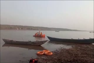 BOAT CAPSIZES JHARSUGUDA