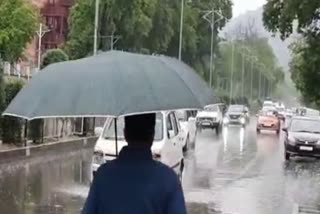 کشمیر میں بارشوں کے بیچ شبانہ درجہ حرارت میں کمی