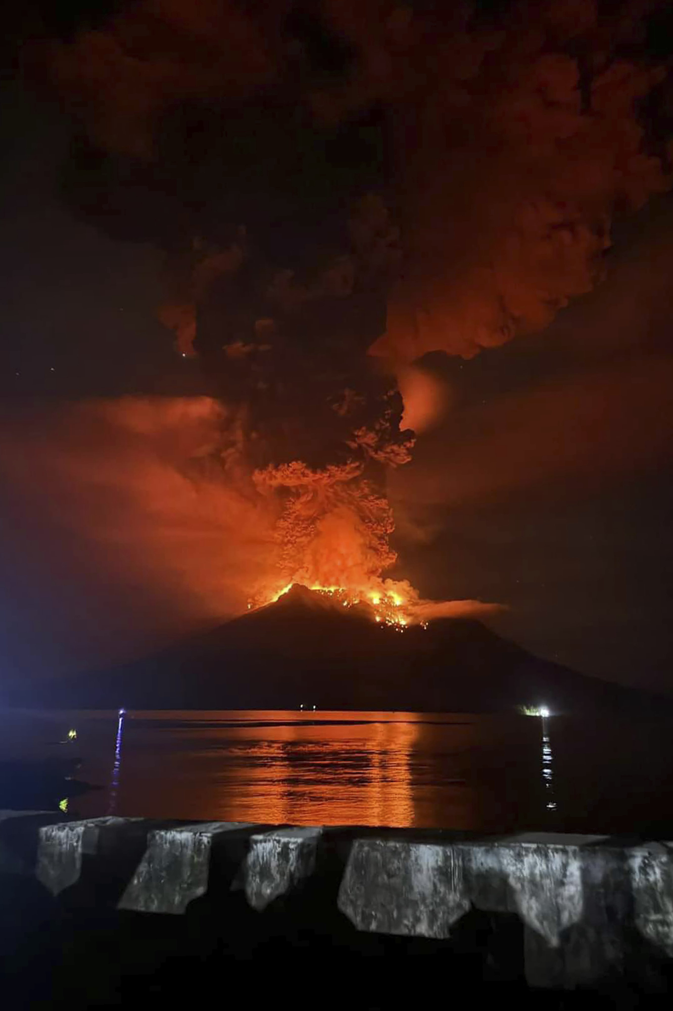 VOLCANO ERUPTION TSUNAMI FEARS