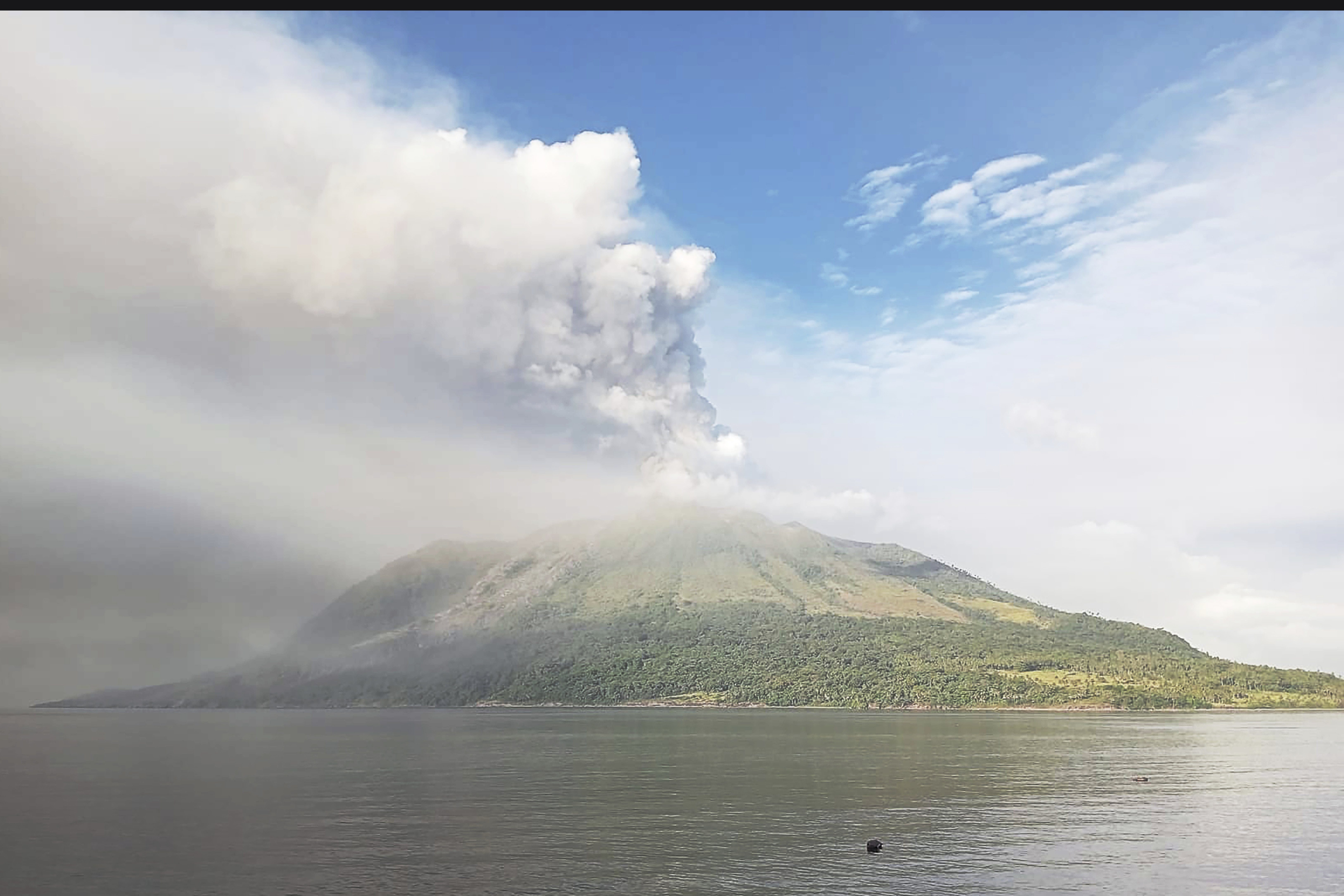 VOLCANO ERUPTION TSUNAMI FEARS