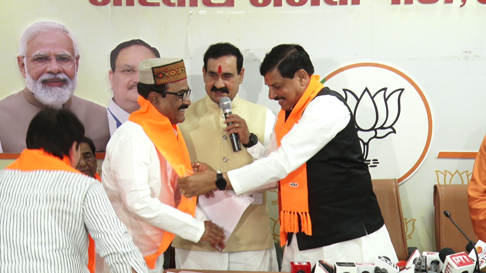 100 congress leaders joined bjp