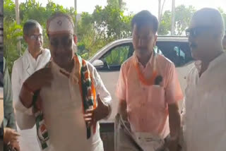 Dotasara was welcomed by Congress workers in Udaipur