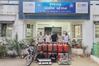 આંગણવાડી અને શાળાના તાળા તોડનાર ત્રિપુટી ગેંગ ઝડપાઈ
