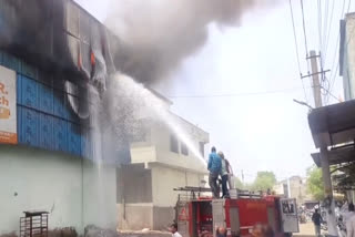 Fire breaks out in oil warehouse