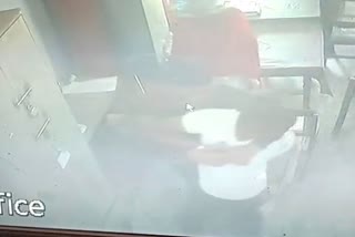 महिला टीचर पर तमंचा तानने का सीसीटीवी फुटेज भी सामने आया है.