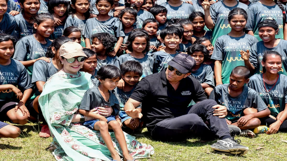 Sachin Tendulkar, Son Arjun Cast Vote; Batting Great Urges People to Exercise Franchise