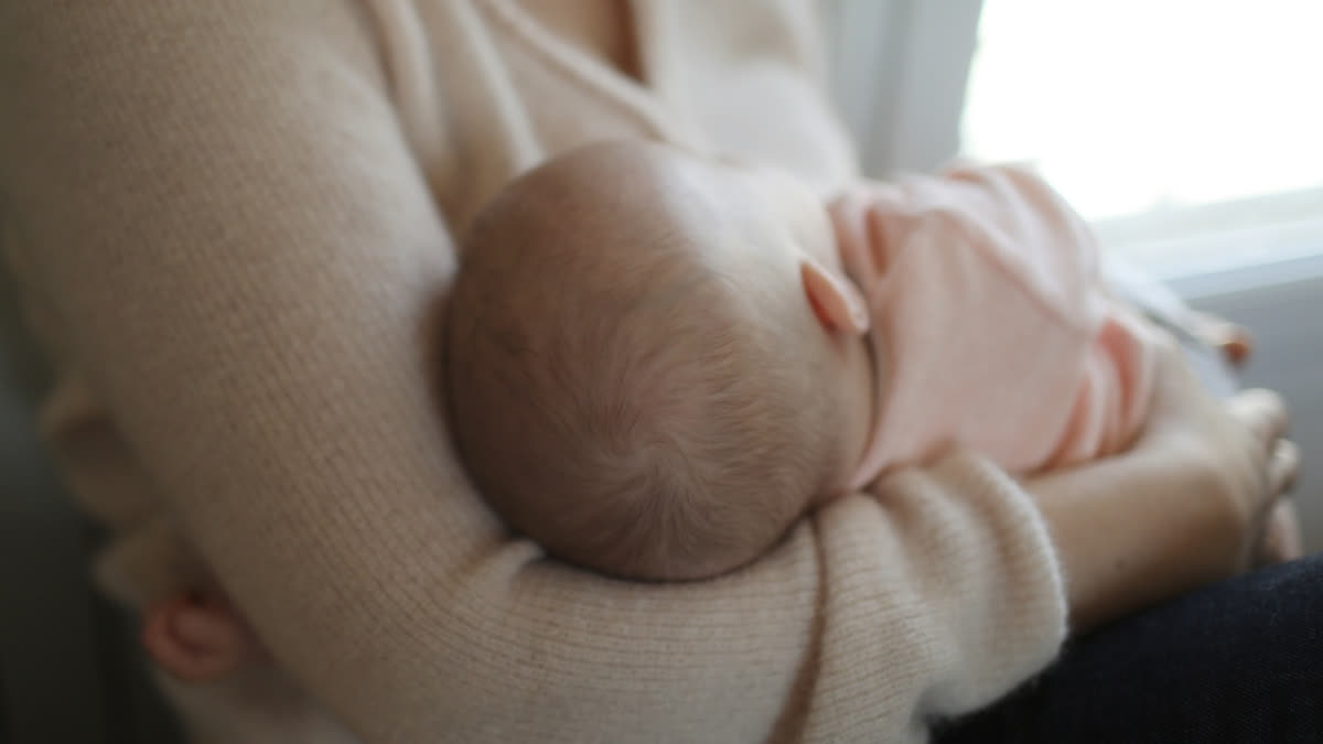 In a significant shift in policy, a leading US pediatricians' group announced on Monday that women living with HIV can continue to breastfeed their children as long as they are taking medications that successfully suppress the virus that causes AIDS.