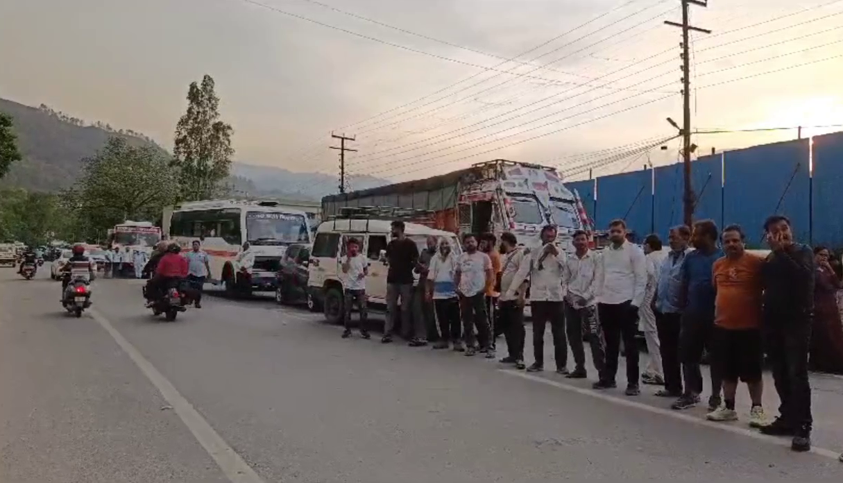 Chardham Pilgrims Stopped in Srinagar