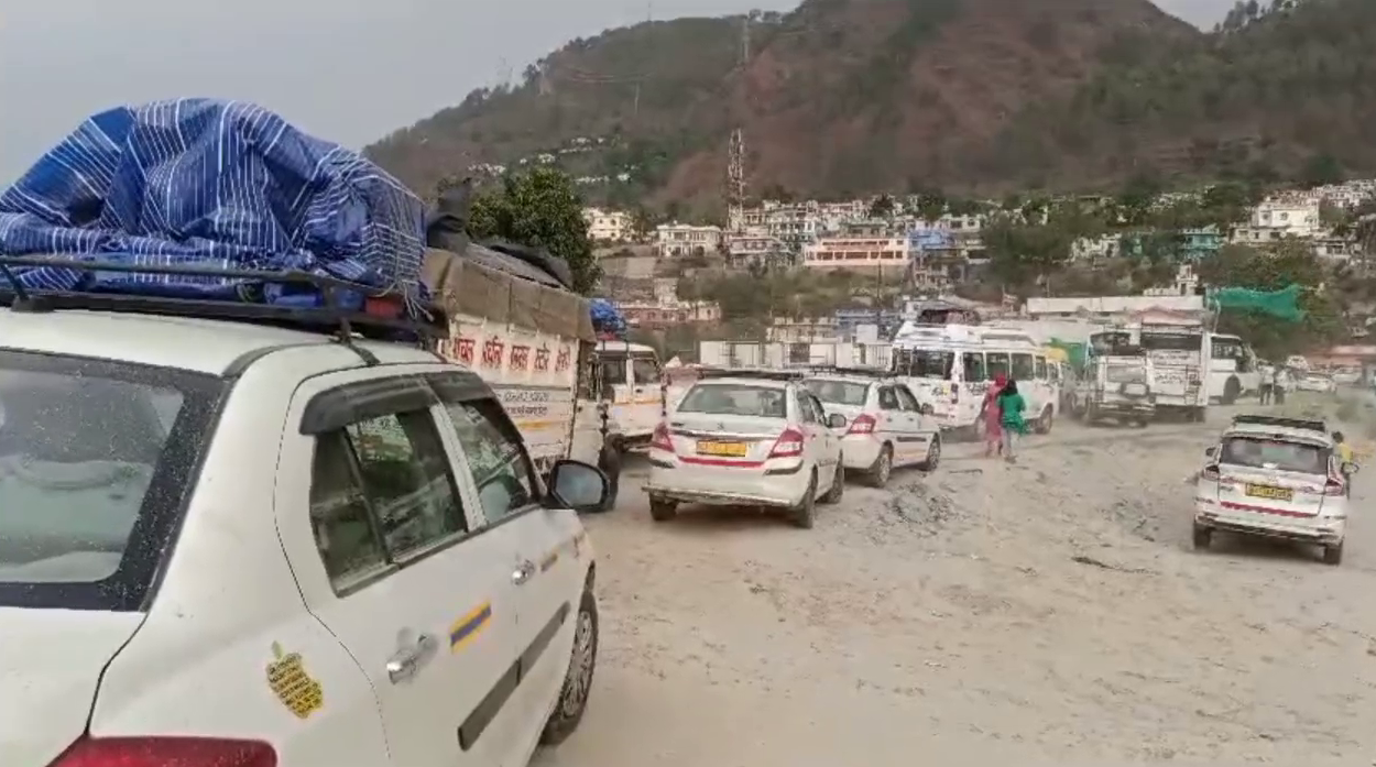 Chardham Pilgrims Stopped in Srinagar