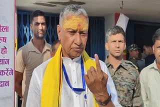 kalicharan Singh casts his vote