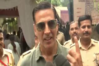 lok sabha election 2024 phase voting Akshay Kumar  Janhvi Kapoor casted thier votes in mumbai