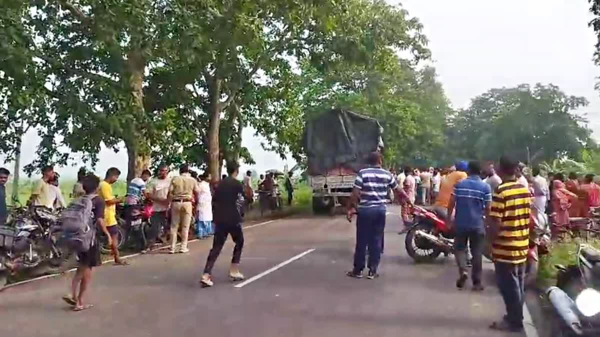 বাস-মারুতির ধাক্কায় মৃত্যু ৬ জনের বাস-মারুতির ধাক্কায় মৃত্যু ৬ জনের