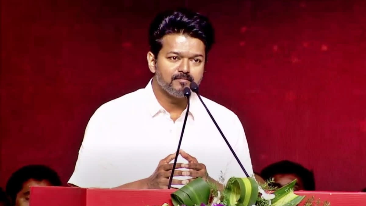 மேடையில் விஜய் (கோப்புப்படம்)