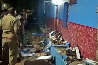 இடிந்து விழுந்த வீடு