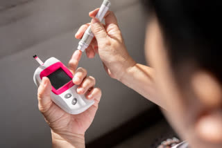 These symptoms are seen when blood sugar of women increases, ignoring them will be costly