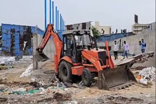 વાપીમાં ડિમોલિશનની કાર્યવાહી