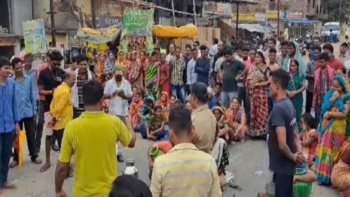 loisingha villagers block road in balangir