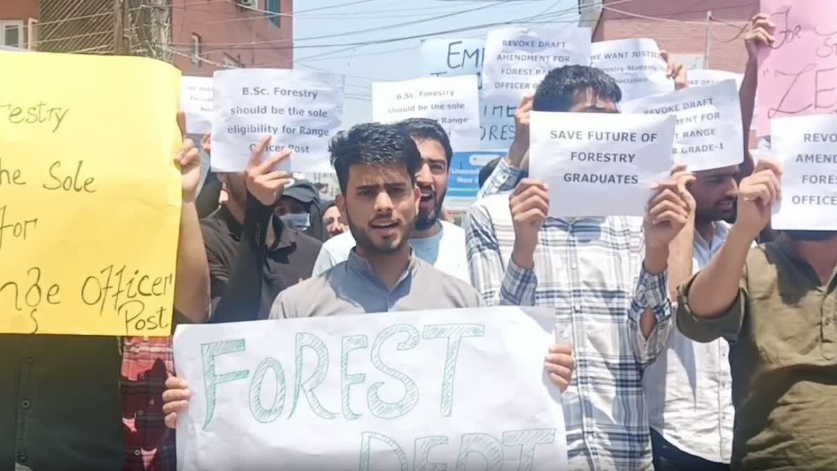 شیر کشمیر زرعی یونیورسٹی کے طلبا کا سرینگر میں احتجاج