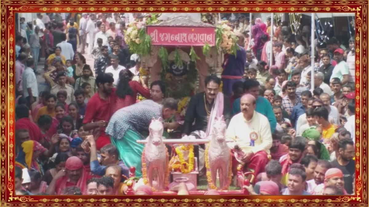 Patan Rath Yatra 2023 : પાટણ જગદીશ મંદિરની રથયાત્રા રંગેચંગે યોજાઇ, તલવારબાજીએ જમાવ્યું આકર્ષણ