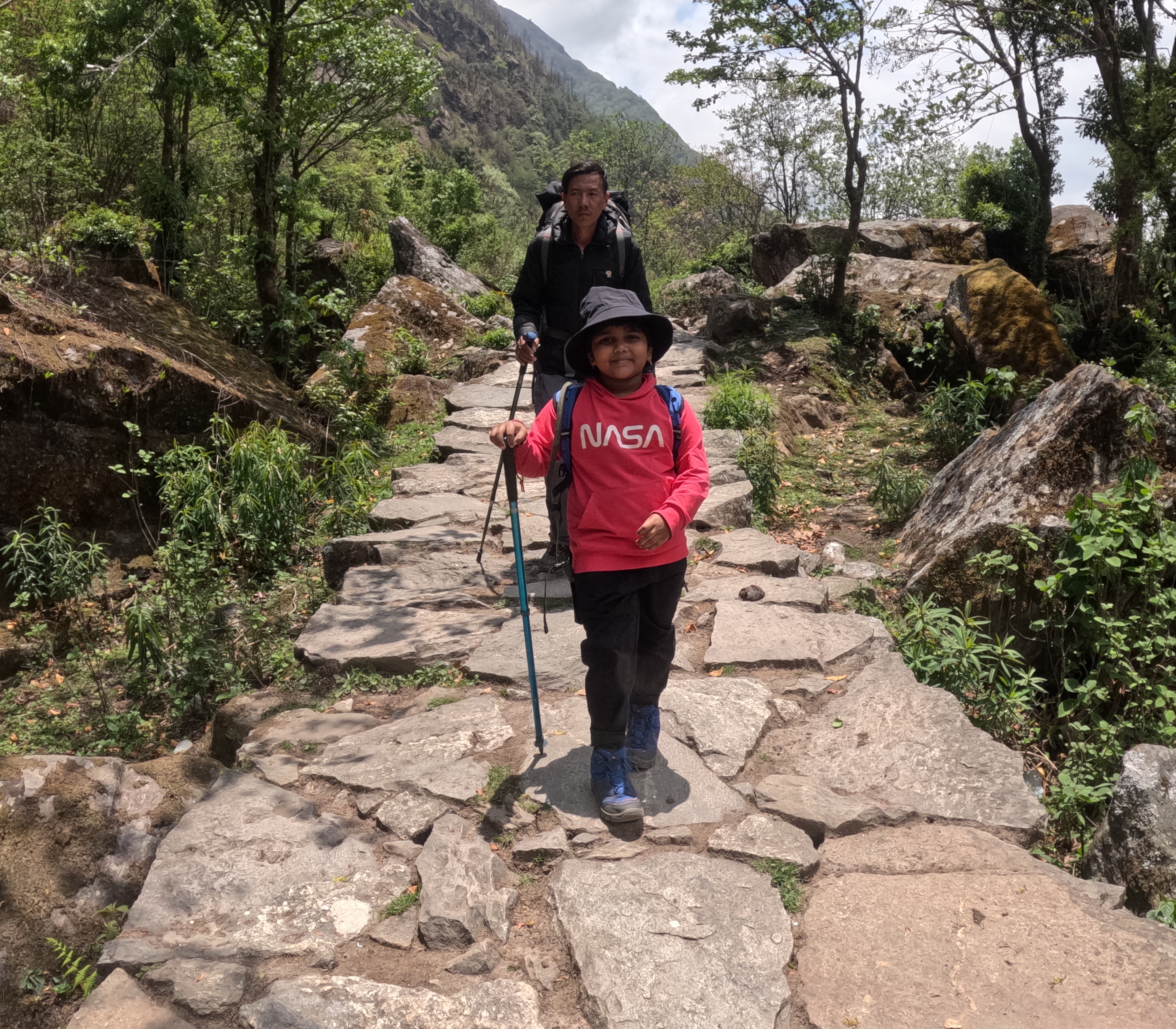 5 year old girl climbed Mount Everest base camp  Everest base camp  Everest base camp prisha lokesh nikaju  prisha lokesh nikaju  lokesh nikaju  prisha everest  പ്രിഷ ലോകേഷ് നികാജു  പ്രിഷ ലോകേഷ് എവറസ്റ്റ്  എവറസ്റ്റ്  എവറസ്റ്റ് കൊടുമുടി  എവറസ്റ്റ് ബേസ് ക്യാമ്പ് അഞ്ച് വയസുകാരി  ലുക്‌ല  എവറസ്റ്റ് ബേസ് ക്യാമ്പ് പ്രിഷ  എവറസ്റ്റ് ബേസ് ക്യാമ്പിലെത്തിയ കുട്ടി