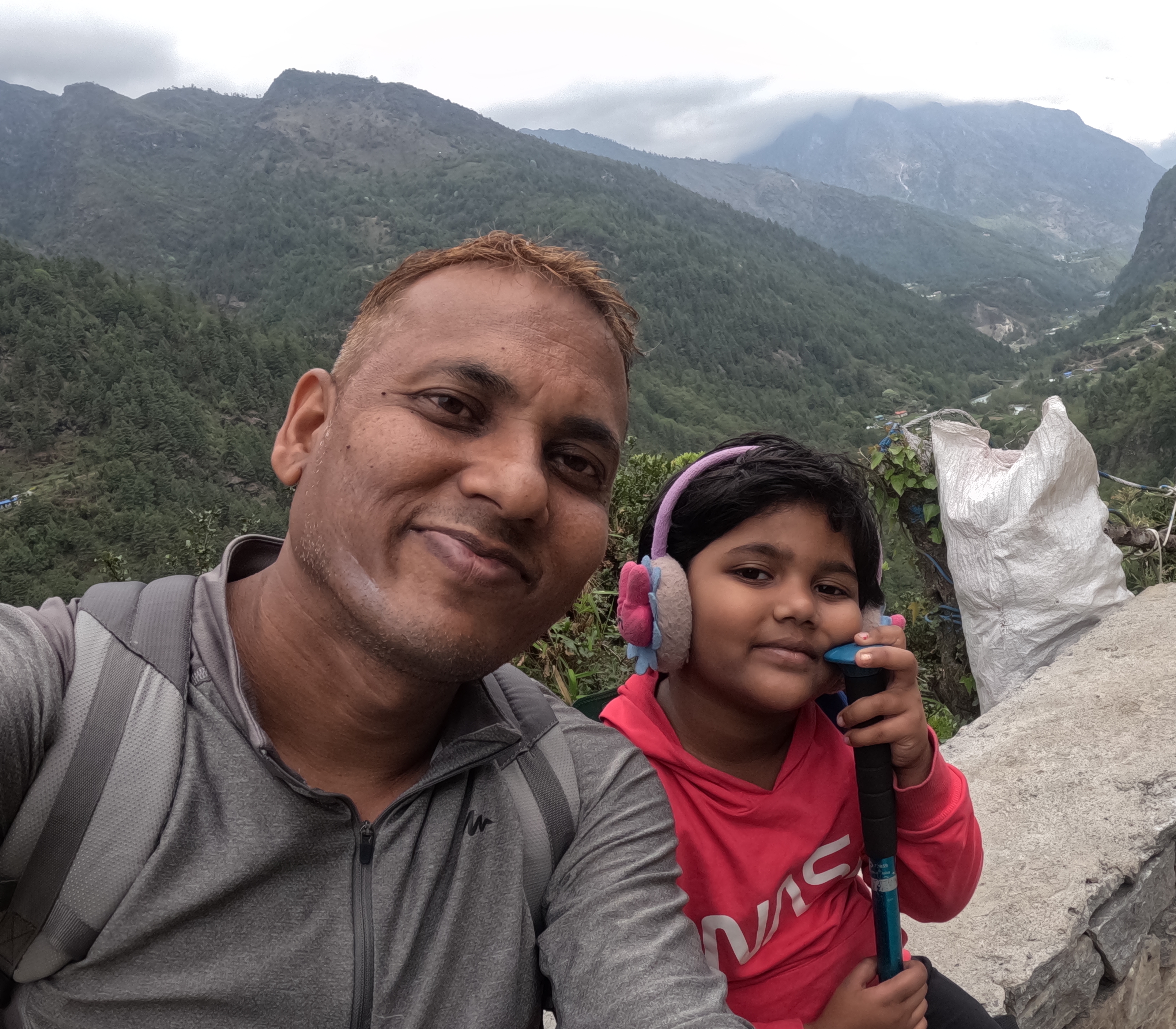 5 year old girl climbed Mount Everest base camp  Everest base camp  Everest base camp prisha lokesh nikaju  prisha lokesh nikaju  lokesh nikaju  prisha everest  പ്രിഷ ലോകേഷ് നികാജു  പ്രിഷ ലോകേഷ് എവറസ്റ്റ്  എവറസ്റ്റ്  എവറസ്റ്റ് കൊടുമുടി  എവറസ്റ്റ് ബേസ് ക്യാമ്പ് അഞ്ച് വയസുകാരി  ലുക്‌ല  എവറസ്റ്റ് ബേസ് ക്യാമ്പ് പ്രിഷ  എവറസ്റ്റ് ബേസ് ക്യാമ്പിലെത്തിയ കുട്ടി