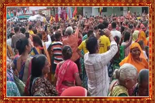 ahmedabad-rathyatra-2023-bhajan-group-danced-to-the-tune-of-dakor-wale-aye