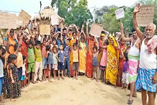 मसौढ़ी में सड़क को लेकर ग्रामीणों का विरोध प्रदर्शन