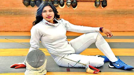 first Indian fencer to win bronze medal  fencer to win bronze medal in Asian Championships  TN Bhavani Devi becomes first Indian fencer  ದ್ರಾವಿಡ್​ ಮೆಂಟರ್​ಶಿಪ್​ನಿಂದ ಆರ್ಥಿಕ ನೆರವು  ಆರ್ಥಿಕ ನೆರವು ಪಡೆದ ಈ ಫೆನ್ಸರ್​ ಭವಾನಿ ದೇವಿ  ತಮಿಳುನಾಡಿನ ಭವಾನಿ ದೇವಿ  ಏಷ್ಯನ್ ಚಾಂಪಿಯನ್‌ಶಿಪ್‌ನಲ್ಲಿ ಕಂಚಿನ ಪದಕ ಗೆದ್ದ ಭಾರತ  ಫೆನ್ಸರ್ ಎಂಬ ಹೆಗ್ಗಳಿಕೆಗೆ ಪಾತ್ರ  ಟೋಕಿಯೊ ಒಲಿಂಪಿಕ್ಸ್‌ನಲ್ಲಿ ನಡೆದ ಫೆನ್ಸಿಂಗ್‌ ಸ್ಪರ್ಧೆ  ಭವಾನಿದೇವಿಯ ಕತ್ತಿವರಸೆ ನೋಡಿದ ಜನ  ಒಲಿಂಪಿಕ್ಸ್‌ನಲ್ಲಿ ಫೆನ್ಸಿಂಗ್​ ಸ್ಪರ್ಧೆ  ಕ್ರೀಡೆಯಲ್ಲಿ ಬೆಳೆಯುವುದೇ ದೊಡ್ಡ ಸೌಭಾಗ್ಯ  ಬಿದಿರಿನ ಕಡ್ಡಿಗಳನ್ನು ಖಡ್ಗಗಳೆಂದು ಭಾವಿಸಿ ಅಭ್ಯಾಸ  ಬಿದರಿನ ಕಡ್ಡಿಗಳಿಂದ ಅಭ್ಯಾಸ  ಯಾರೀ ಫೆನ್ಸರ್​ ಭವಾನಿ ದೇವಿ