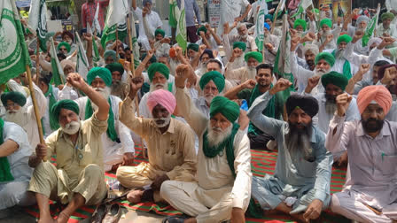 Farmer leader beaten up in Barnala, farmers protested