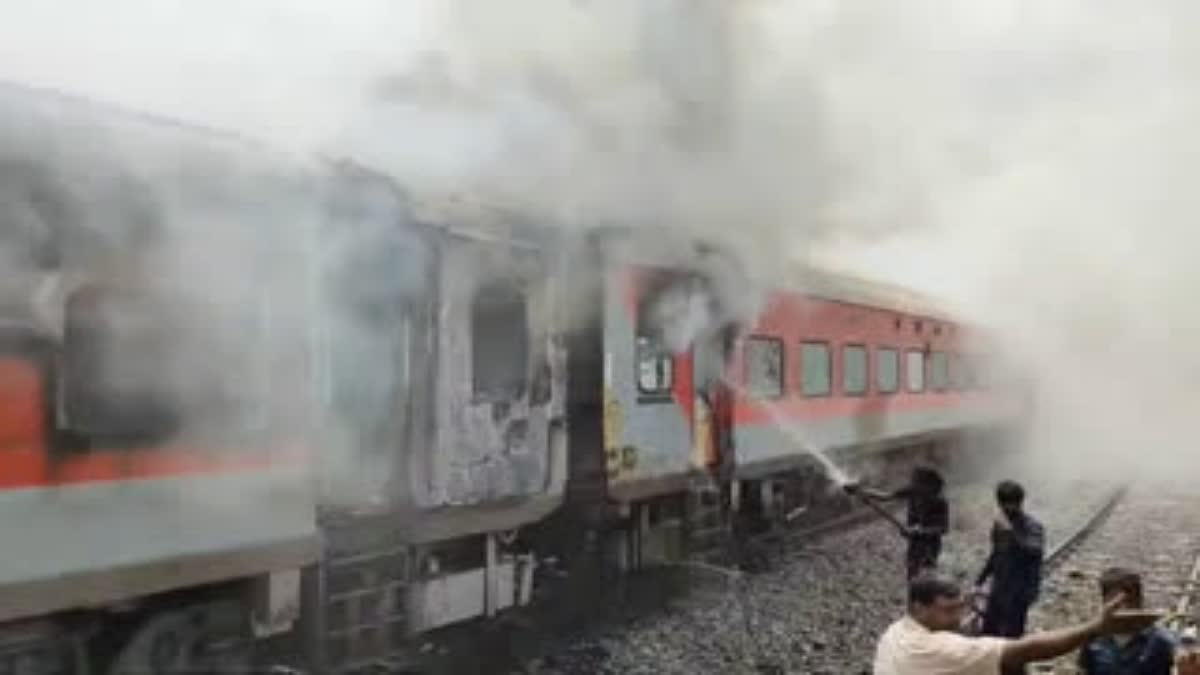 FIRE BROKE OUT IN TRAIN  SECUNDERABAD RAILWAY STATION  ADDITIONAL COACHES FIRE BROKE OUT  സെക്കന്തരാബാദ് ട്രെയിനിൽ തീപിടിത്തം