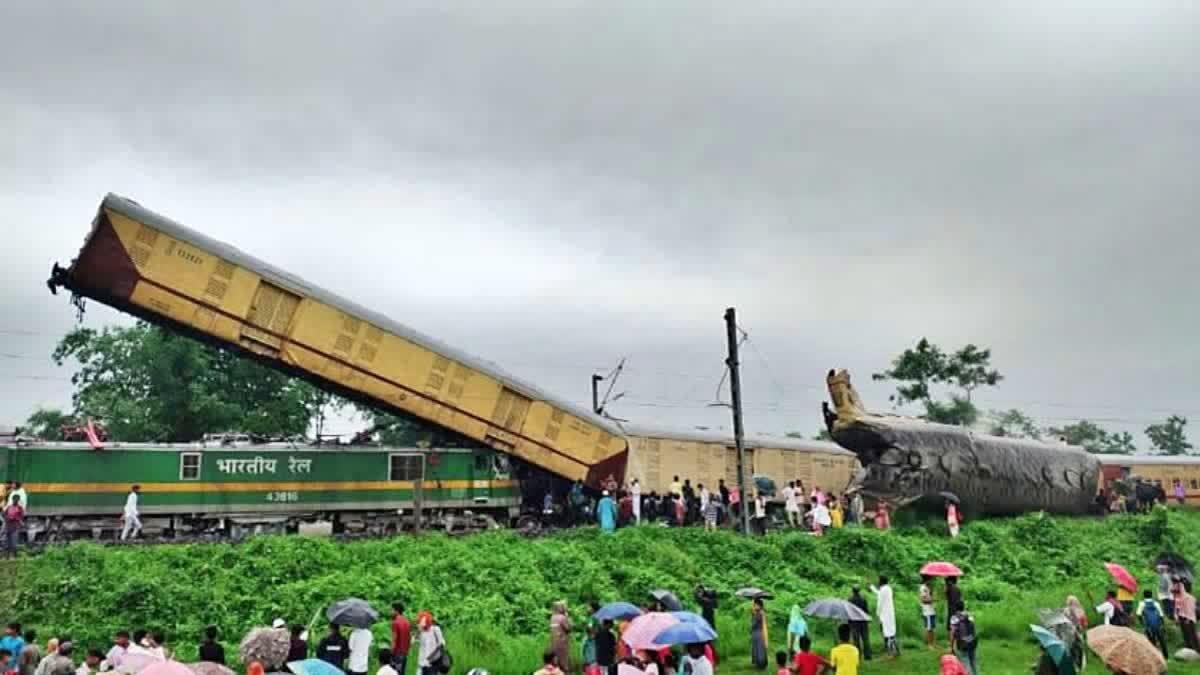 കാഞ്ചൻജംഗ എക്‌സ്പ്രസ്‌ അപകടം  കാഞ്ചൻജംഗ അപകടത്തിൽ അന്വേഷണം  പശ്ചിമ ബംഗാൾ ട്രെയിൻ അപകടം  WEST BENGAL TRAIN ACCIDENT