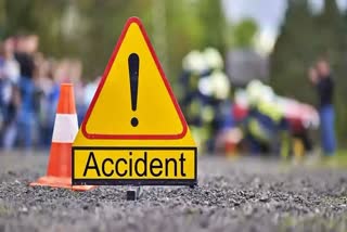 KOZHIKODE BIKE ACCIDENT  LORRY RAN OVER YOUNG MAN  യുവാവ് ലോറി കയറി മരിച്ചു  ROAD ACCIDENT KOZHIKODE