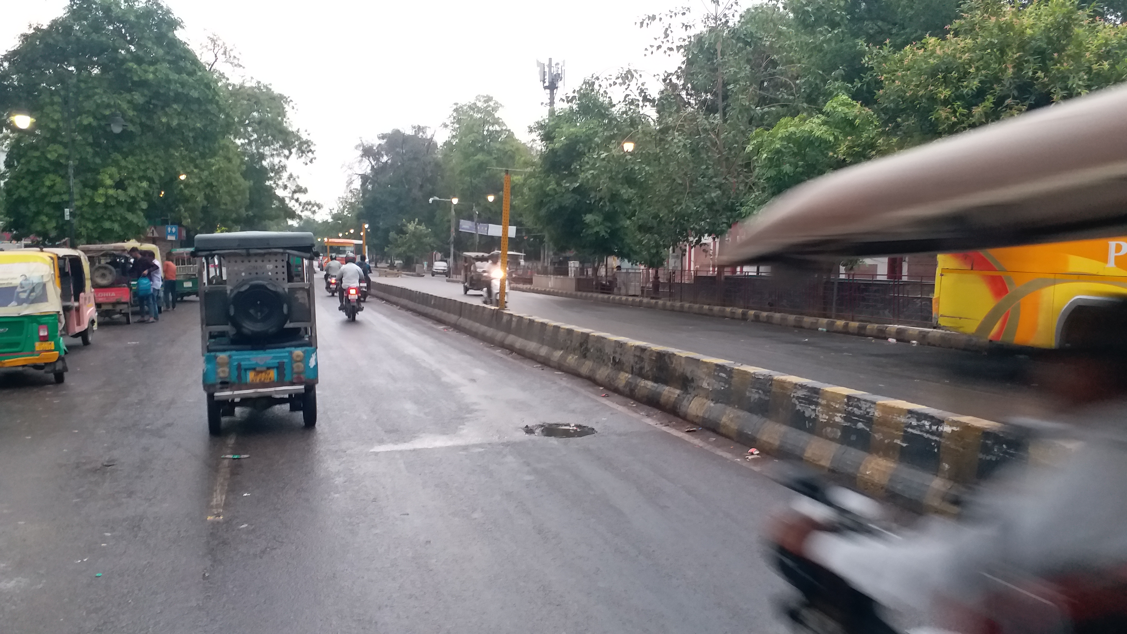 up-weather-update-20-june-2024-rain-forecast-june-imd-alert-aaj-ka-mausam-monsoon-up barish kanpur lucknow-meerut prayagraj-gorakhpur today temperatur detail in hindi