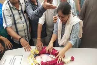 પતિનો મૃતદેહ પહોંચ્યો પાલનપુર