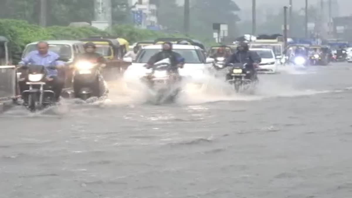 Surat Rain: સુરતમાં સતત બીજા દિવસે ધોધમાર વરસાદ યથાવત