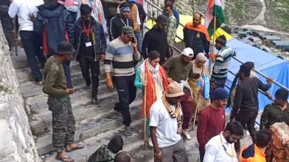 Viral alert! Sara Ali Khan undertakes Amarnath Yatra in Jammu & Kashmir- watch