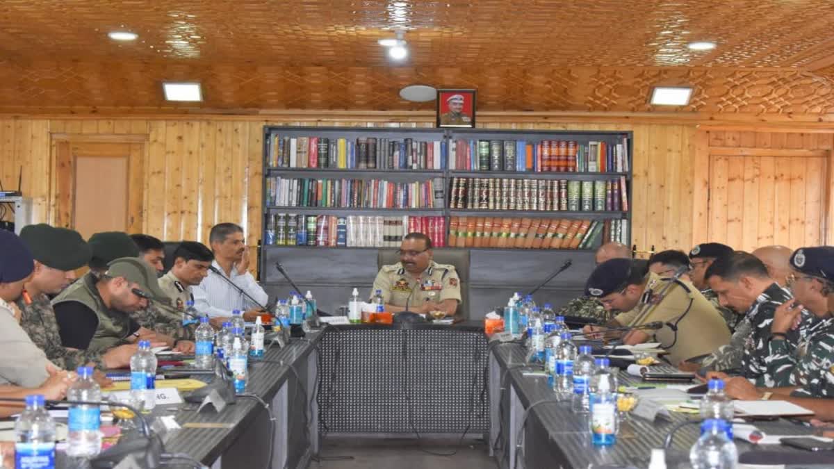 jk-dgp-reviews-security-arrangements-of-south-kashmir