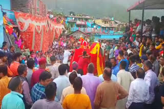 Villagers Bring flowers from Bugyals