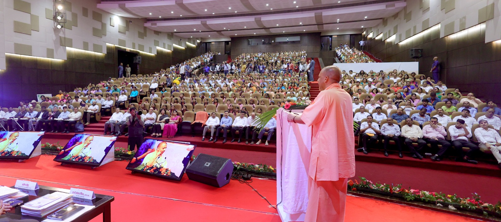 कार्यक्रम में मौजूद मुख्यमंत्री योगी आदित्यनाथ